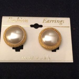 Clip earrings